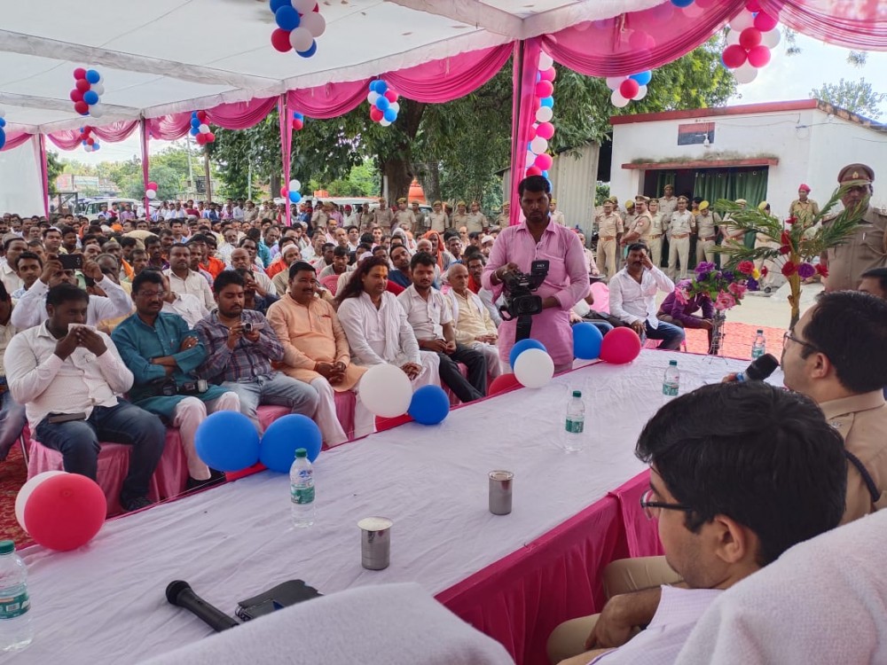 पीस कमेटी मीटिंग फखरपुर थाने मे जिलाधिकारी व पुलिस अधीक्षक की अध्यक्षता में हुई आयोजित पीस कमेटी मीटिंग फखरपुर थाने मे जिलाधिकारी व पुलिस अधीक्षक की अध्यक्षता में हुई आयोजित