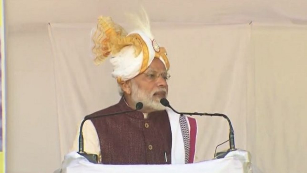 PM मोदी लोकसभा चुनाव-2019 के प्रचार के लिए पहुंचे मणिपुर, किया 1500 करोड़ की परियोजना का शिलान्यास PM मोदी लोकसभा चुनाव-2019 के प्रचार के लिए पहुंचे मणिपुर, किया 1500 करोड़ की परियोजना का शिलान्यास