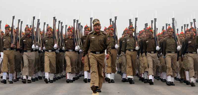 मित्र पुलिस के प्रति अपना नजरिया बदलिए मित्र पुलिस के प्रति अपना नजरिया बदलिए