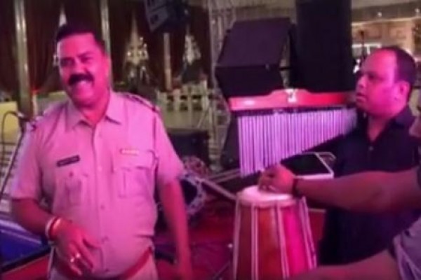 इस पुलिसवाले का गाना हुआ वायरल