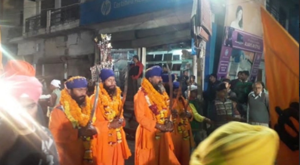 गुरु नानक देव की जयंती के उपलक्ष्य में पूरे शहर में निकाली गयी प्रकाश उत्सव गुरु नानक देव की जयंती के उपलक्ष्य में पूरे शहर में निकाली गयी प्रकाश उत्सव