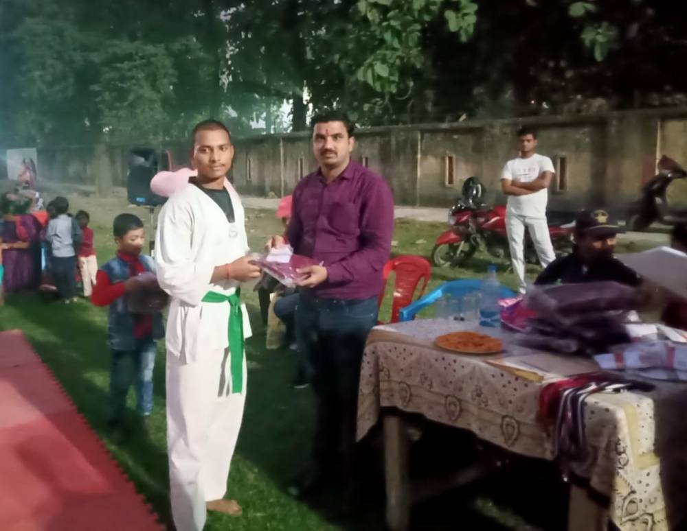 रविंद्र गुप्ता कमलापुरी ने ताइक्वांडो बच्चों को पुरस्कार वितरण किया रविंद्र गुप्ता कमलापुरी ने ताइक्वांडो बच्चों को पुरस्कार वितरण किया