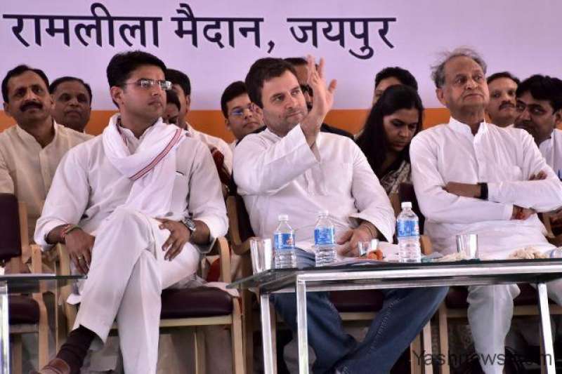 56 इंच के सीने वाले PM मोदी राफेल पर क्यों नहीं दे रहे जवाब - राहुल गांधी