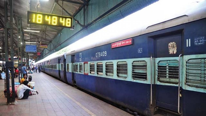  भारतीय रेलवे ने दिया यात्रियों को तोहफा, होली पर चलाएगी ये स्पेशल ट्रेनें