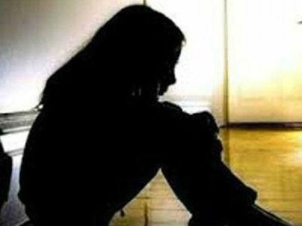 75 साल के प्रोफेसर ने 12 लड़कियों का किया यौन शोषण 75 साल के प्रोफेसर ने 12 लड़कियों का किया यौन शोषण