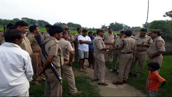 शर्मनाकः पुलिस चौकी की छत पर किशोरी से रेप, सदमे से पिता की मौत शर्मनाकः पुलिस चौकी की छत पर किशोरी से रेप, सदमे से पिता की मौत