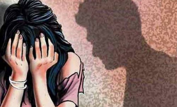 7 साल की बच्ची के मुंह में कपड़ा डालकर किया रेप, और हाईवे पर फेंका 7 साल की बच्ची के मुंह में कपड़ा डालकर किया रेप, और हाईवे पर फेंका