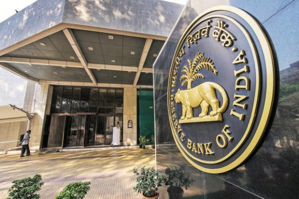 तीन दिनों में बैंक से करें फ्रॉड की शिकायत, 10 दिनों के भीतर पैसे वापस : RBI तीन दिनों में बैंक से करें फ्रॉड की शिकायत, 10 दिनों के भीतर पैसे वापस : RBI