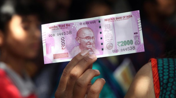 अब सिर्फ 1 रुपए देकर अपने घर पर ही पा सकते है 2000 का नोट