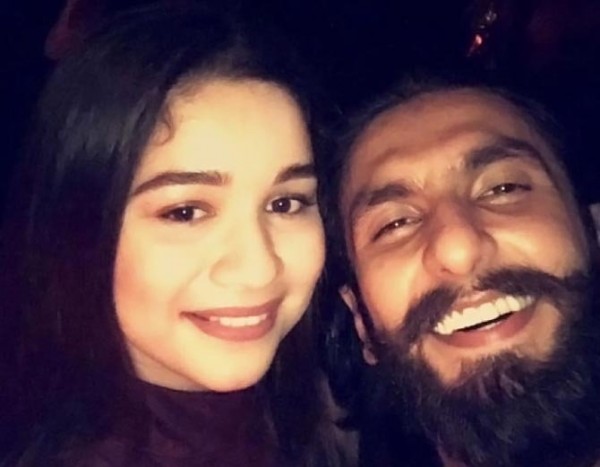 मास्टर ब्लास्टर सचिन तेंडुलकर की बेटी की ये फोटो हो रही वायरल मास्टर ब्लास्टर सचिन तेंडुलकर की बेटी की ये फोटो हो रही वायरल