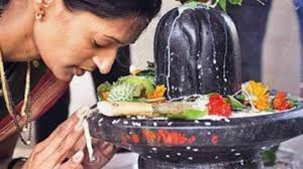 सावन में ऐसे करे पूजा करने से होगी धन की बरसात सावन में ऐसे करे पूजा करने से होगी धन की बरसात