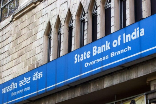 कैश को लेकर SBI ग्राहकों को फिर से लगेगा झटका कैश को लेकर SBI ग्राहकों को फिर से लगेगा झटका