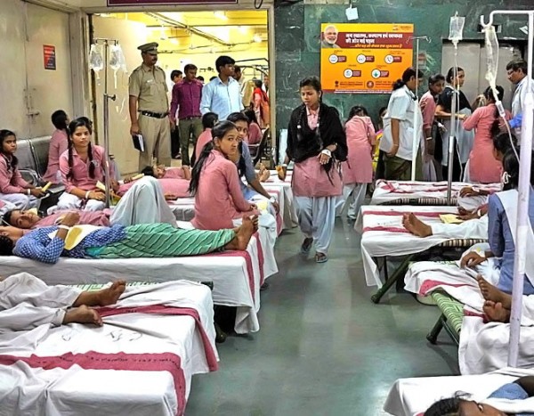 दिल्ली में गैस लीक से 319 स्टूडेंट टीचर्स बीमार