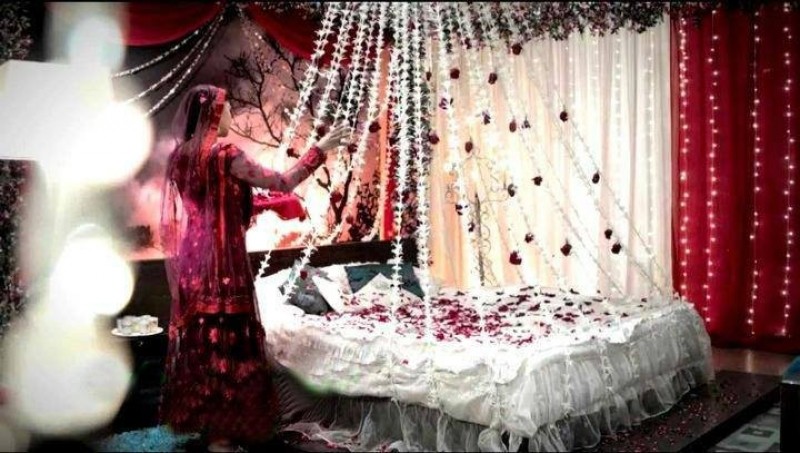 सुहागरात से पहले गूंजी किलकारी, दिया बेटे को जन्म सुहागरात से पहले गूंजी किलकारी, दिया बेटे को जन्म