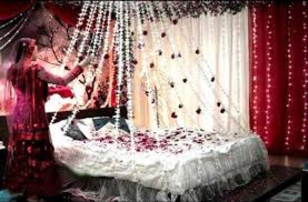 सुहाग रात से जुडे़ हुए कुछ बेतुके रिवाज़ सुहाग रात से जुडे़ हुए कुछ बेतुके रिवाज़