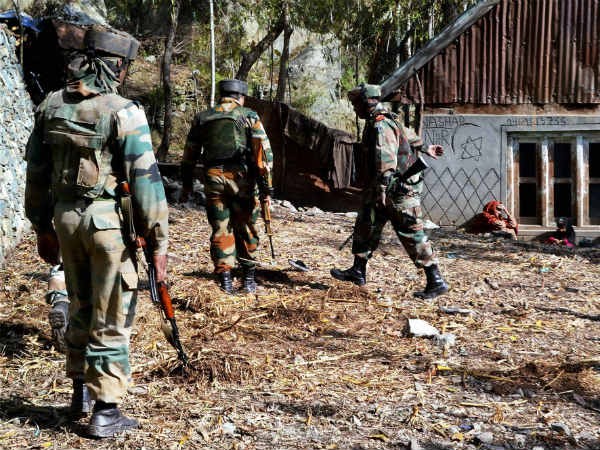 जम्मू-कश्मीर के बांदीपुरा सेना कैंप पर आतंकवादी हमला : 2 जवान शहीद