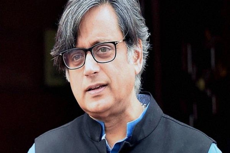 पद्मावती को लेकर विवाद बेतुका है: थरूर पद्मावती को लेकर विवाद बेतुका है: थरूर