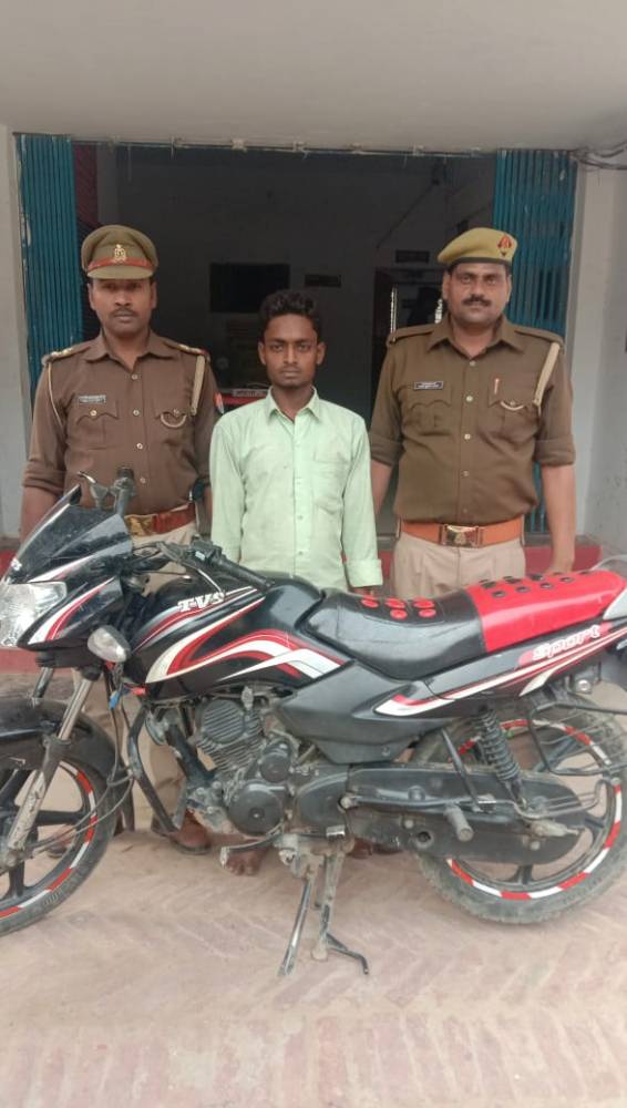 चोरी की एक मोटर साइकिल के साथ एक अभियुक्त गिरफ्तार चोरी की एक मोटर साइकिल के साथ एक अभियुक्त गिरफ्तार