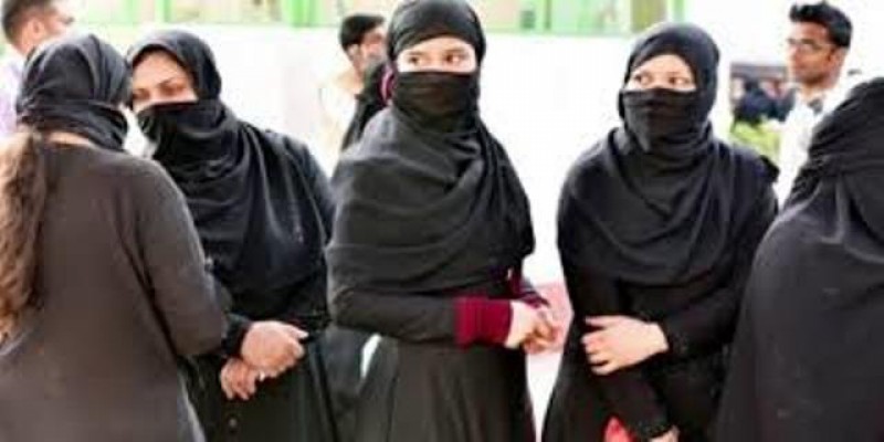 ट्रिपल तलाक बिल को लेकर मुस्लिम पर्सनल लॉ बोर्ड ने मोदी को लिखा पत्र ट्रिपल तलाक बिल को लेकर मुस्लिम पर्सनल लॉ बोर्ड ने मोदी को लिखा पत्र