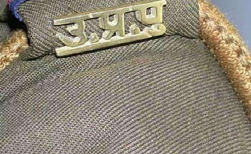 जमीनी विवाद सुलझाने गये पुलिसकर्मियों की दबंगों ने लाठी-डंडों से जमकर की पिटाई जमीनी विवाद सुलझाने गये पुलिसकर्मियों की दबंगों ने लाठी-डंडों से जमकर की पिटाई