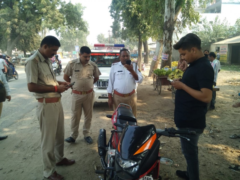 वाहन चेकिंग के दौरान 51 वाहनों से 26700 रु वसूला गया जुर्माना,यातायात नियमों हेतु किया गया जागरूक वाहन चेकिंग के दौरान 51 वाहनों से 26700 रु वसूला गया जुर्माना,यातायात नियमों हेतु किया गया जागरूक