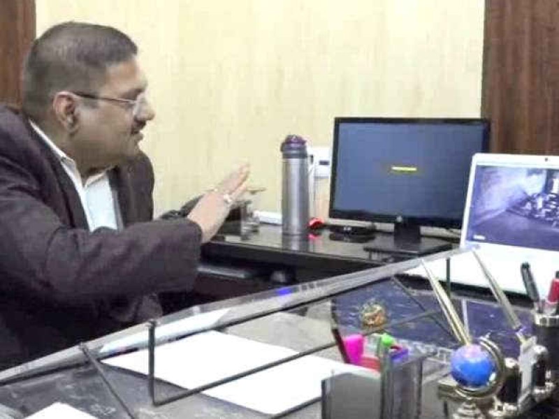 उत्तर प्रदेश के आगरा में सामूहिक नकल का वीडियो वायरल होने के बाद प्रिंसिपल सस्पेंड उत्तर प्रदेश के आगरा में सामूहिक नकल का वीडियो वायरल होने के बाद प्रिंसिपल सस्पेंड