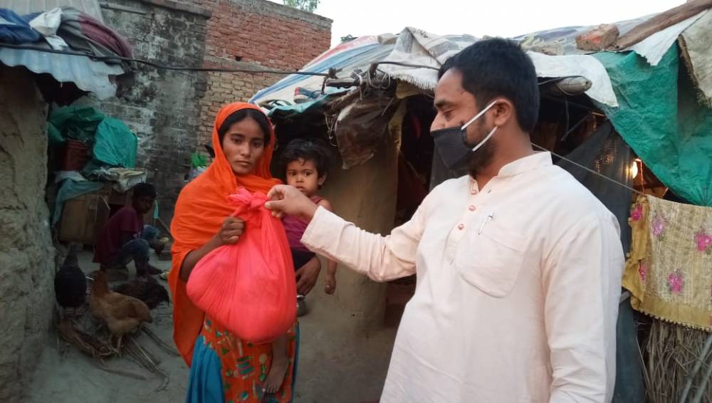 हमें कोरोना और भूख दोनों से लड़ना है, इसी सोच से काम कर रहे हैं जावेद अंसारी हमें कोरोना और भूख दोनों से लड़ना है, इसी सोच से काम कर रहे हैं जावेद अंसारी