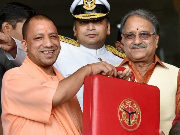 योगी के बजट में अखिलेश और मायावती की योजनाओं को बाय-बाय योगी के बजट में अखिलेश और मायावती की योजनाओं को बाय-बाय
