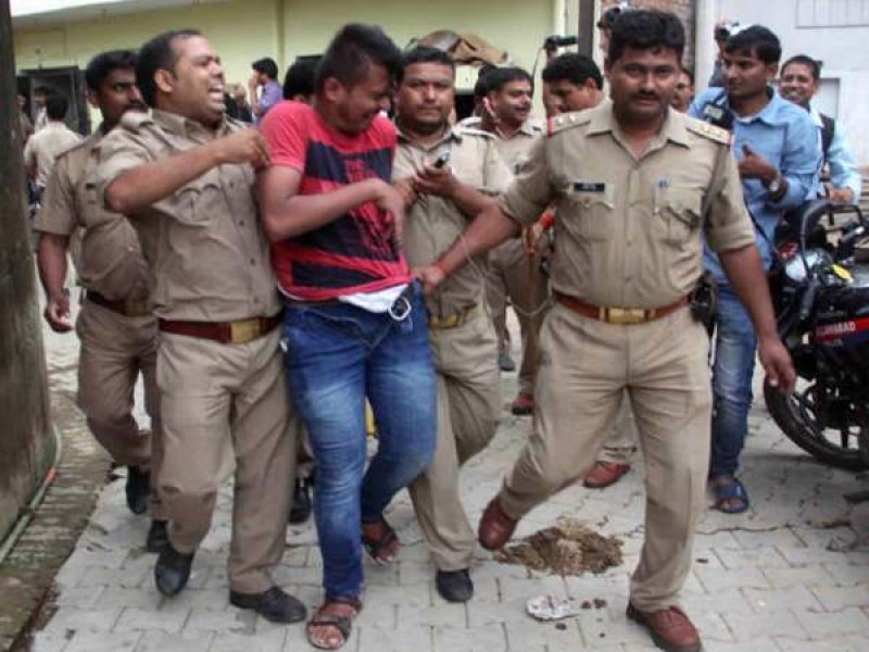 बंदूक की भाषा समझने वालों को उसी भाषा में जवाब देंगे : योगी आदित्यनाथ बंदूक की भाषा समझने वालों को उसी भाषा में जवाब देंगे : योगी आदित्यनाथ