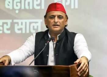 Akhilesh Yadav: सपा सरकार बनी तो महिलाओं को मिलेंगे ₹40 हजार, जातीय जनगणना और महाराजा खंगार की प्रतिमा पर भी बड़ा वादा