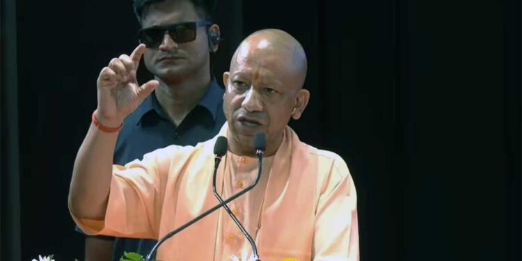 UP में चीनी की कमी नहीं! CM योगी का बड़ा दावा- सात महीने का Stock है तैयार, महंगी चीनी बेचने पर 1076 के करें शिकायत