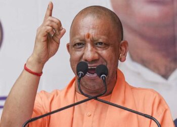 UP Government Jobs: युवाओं के लिए CM योगी का बड़ा ऐलान, 6 महीने में 1 लाख सरकारी नौकरियां देने का दावा
