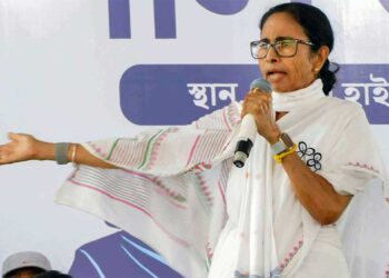 Mamata Banerjee: मैं राजनीति से संन्यास…, क्या बगावत से परेशान हुई ममता बनर्जी?