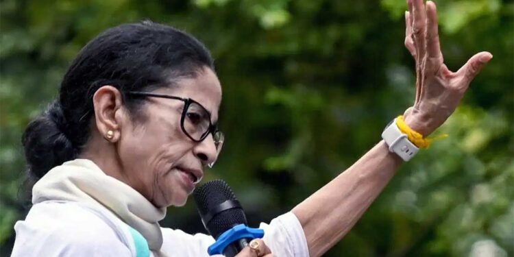 ममता बनर्जी को बड़ा झटका! TMC Student Wing पर FIR, हाईकोर्ट के आदेश की अनदेखी का आरोप