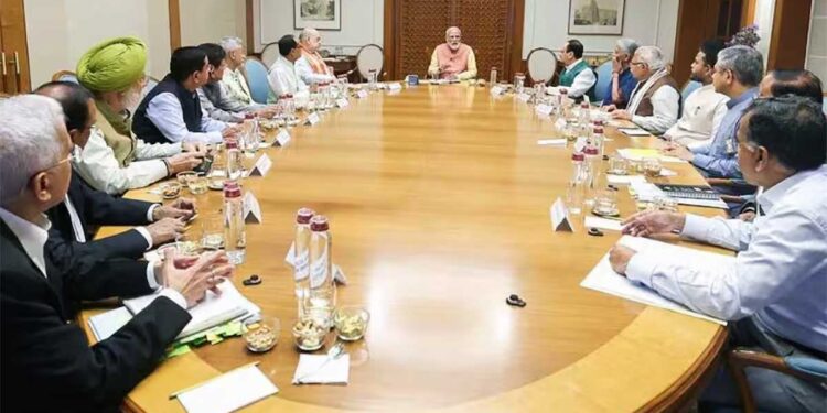 Cabinet से CBI तक 6 बड़े अधिकारियों को Extension, अब Defense Secretary पर नजर! क्या राजेश कुमार सिंह को भी मिलेगा सेवा विस्तार?