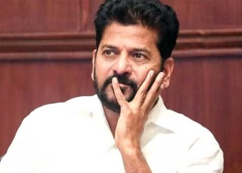 Telangana Land Scam: CM रेवंत रेड्डी पर 200 करोड़ की जमीन सिर्फ 7 करोड़ में देने का आरोप, Lokayukta पहुंचा मामला