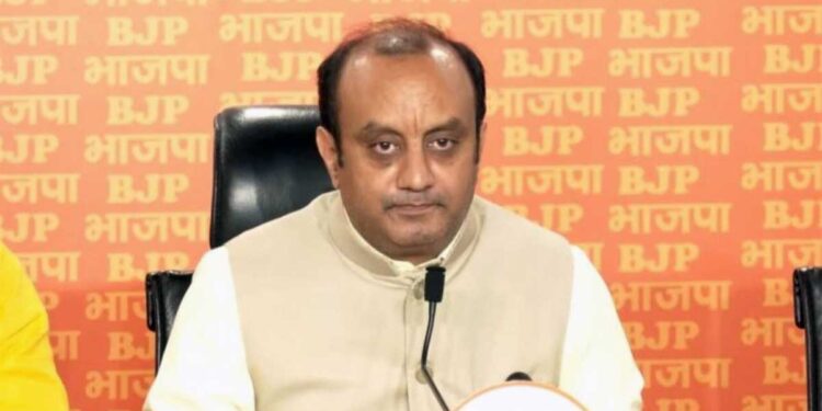 Vande Mataram पर Congress-BJP आमने-सामने! सुधांशु त्रिवेदी ने मांगी माफी, कांग्रेस ने आरोपों को नकारा