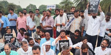 Lucknow में UGC के खिलाफ सवर्ण समाज का प्रदर्शन, CM आवास कूच पर Police ने रोका, जमकर नारेबाजी