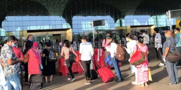 Varanasi Airport Firing: एयरपोर्ट पर लाइसेंसी पिस्टल से अचानक चली गोली, 2 Ground Staff घायल; जानें कैसे हुआ हादसा