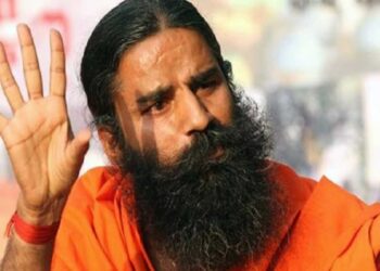 Baba Ramdev का बड़ा पलटवार, विदेश में सर्जरी और Patanjali घी के दावों पर दिया जवाब