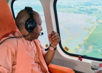 Chitrakoot Flood का कहर, CM योगी ने किया Aerial Survey; रामघाट पहुंचकर पीड़ितों से जाना हाल