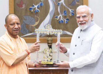 PM Modi से CM योगी की मुलाकात, UP Election से पहले क्यों अहम है ये बैठक? BIDA Jhansi समेत बड़े Projects पर मंथन