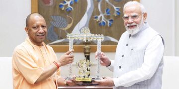 PM Modi से CM योगी की मुलाकात, UP Election से पहले क्यों अहम है ये बैठक? BIDA Jhansi समेत बड़े Projects पर मंथन