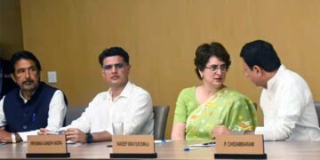Priyanka Gandhi ने CEC ज्ञानेश कुमार के इस्तीफे पर उठाया बड़ा सवाल, CWC बैठक में राहुल गांधी ने भी खोला मोर्चा