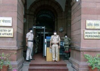 FCRA Registration के नाम पर रिश्वत का खेल! गृह मंत्रालय के दो अधिकारी गिरफ्तार, जांच में सामने आई चौंकाने वाली बात
