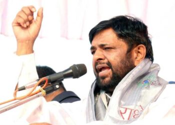 UP Politics: BJP के दलित नेता Kaushal Kishore की पोस्ट से मचा सियासी घमासान, क्या पार्टी बदलने का दिया संकेत?