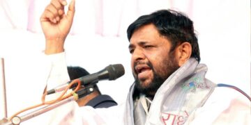 UP Politics: BJP के दलित नेता Kaushal Kishore की पोस्ट से मचा सियासी घमासान, क्या पार्टी बदलने का दिया संकेत?