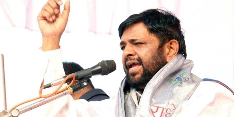 UP Politics: BJP के दलित नेता Kaushal Kishore की पोस्ट से मचा सियासी घमासान, क्या पार्टी बदलने का दिया संकेत?