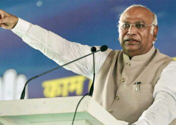 PM मोदी के SRCC भाषण पर खरगे का बड़ा हमला, बोले- ‘युवाओं के सवालों से ध्यान भटकाने की कोशिश!’