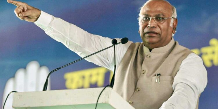 PM मोदी के SRCC भाषण पर खरगे का बड़ा हमला, बोले- ‘युवाओं के सवालों से ध्यान भटकाने की कोशिश!’